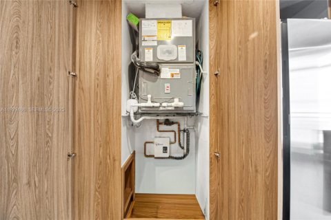 Condominio en venta en Miami Beach, Florida, 1 dormitorio, 89.28 m2 № 1987802 - foto 10