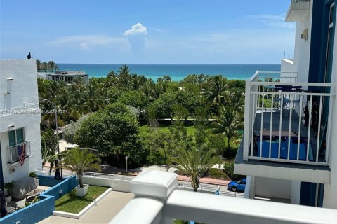 Condominio en venta en Miami Beach, Florida, 1 dormitorio, 89.28 m2 № 1987802 - foto 3