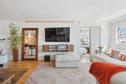 Condominio en alquiler en Miami Beach, Florida, 2 dormitorios, 87.33 m2 № 1979245 - foto 8