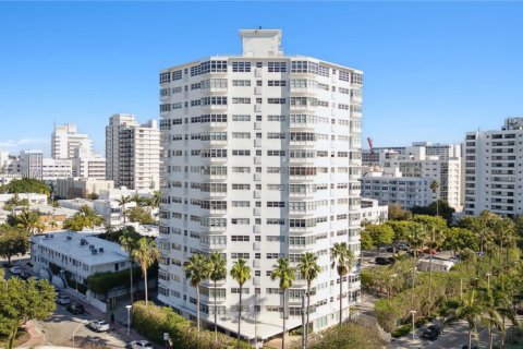 Condominio en alquiler en Miami Beach, Florida, 2 dormitorios, 87.33 m2 № 1979245 - foto 2