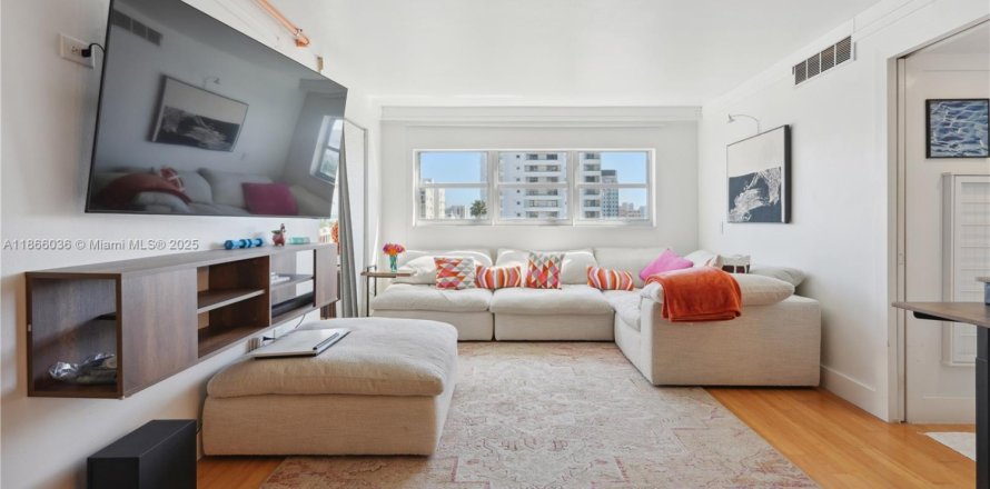 Condominio en Miami Beach, Florida, 2 dormitorios № 1979245