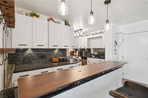 Condominio en alquiler en Miami Beach, Florida, 2 dormitorios, 87.33 m2 № 1979245 - foto 12