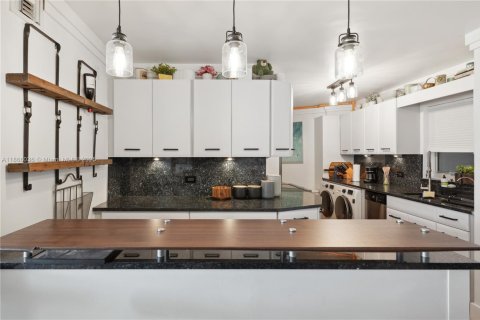 Condominio en alquiler en Miami Beach, Florida, 2 dormitorios, 87.33 m2 № 1979245 - foto 11