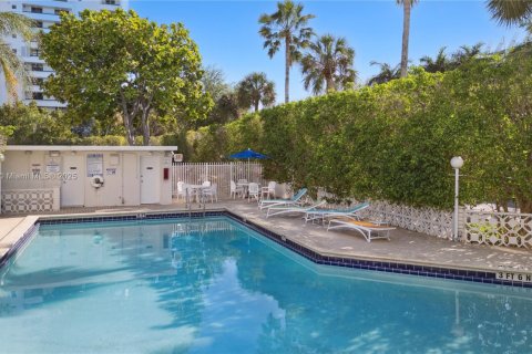 Condominio en alquiler en Miami Beach, Florida, 2 dormitorios, 87.33 m2 № 1979245 - foto 4