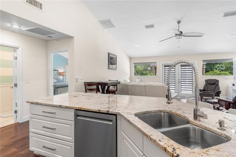 House in New Smyrna Beach, Florida 4 bedrooms, 258.18 sq.m. № 1828491 - photo 10