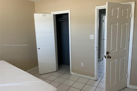 Immobilier commercial à vendre à Hallandale Beach, Floride: 231.88 m2 № 1961587 - photo 11