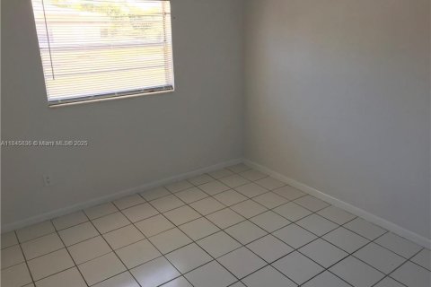 Immobilier commercial à vendre à Hallandale Beach, Floride: 231.88 m2 № 1961587 - photo 9