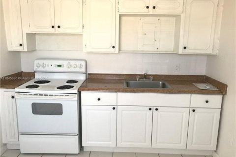 Immobilier commercial à vendre à Hallandale Beach, Floride: 231.88 m2 № 1961587 - photo 10