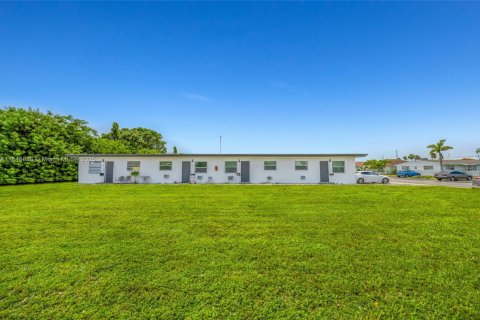 Immobilier commercial à vendre à Hallandale Beach, Floride: 231.88 m2 № 1961587 - photo 1