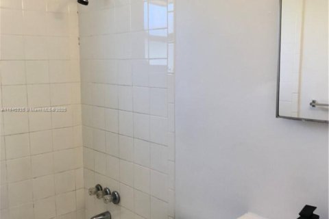 Immobilier commercial à vendre à Hallandale Beach, Floride: 231.88 m2 № 1961587 - photo 8