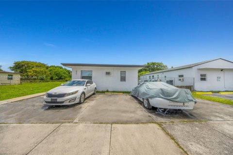 Immobilier commercial à vendre à Hallandale Beach, Floride: 231.88 m2 № 1961587 - photo 3