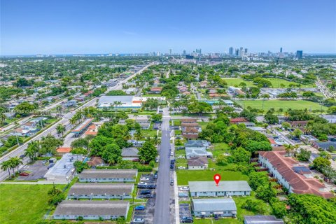 Immobilier commercial à vendre à Hallandale Beach, Floride: 231.88 m2 № 1961587 - photo 14