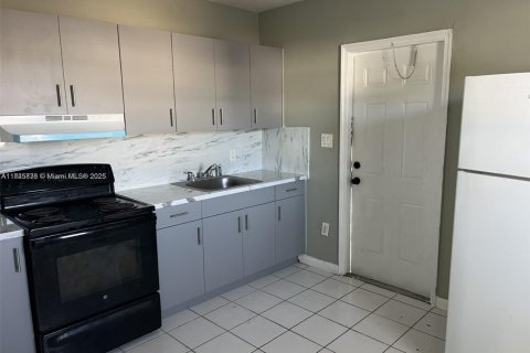 Immobilier commercial à vendre à Hallandale Beach, Floride: 231.88 m2 № 1961587 - photo 7