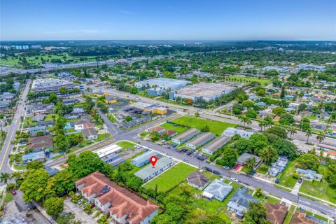 Immobilier commercial à vendre à Hallandale Beach, Floride: 231.88 m2 № 1961587 - photo 17