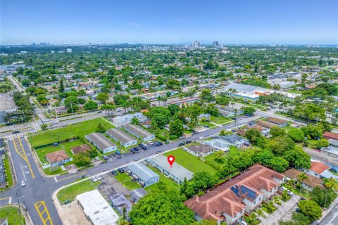 Immobilier commercial à vendre à Hallandale Beach, Floride: 231.88 m2 № 1961587 - photo 15