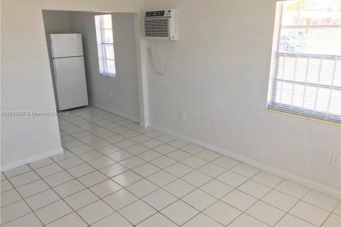 Immobilier commercial à vendre à Hallandale Beach, Floride: 231.88 m2 № 1961587 - photo 12