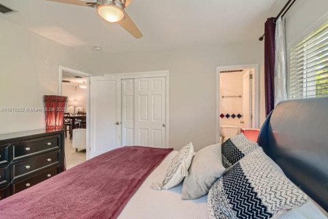 Casa en alquiler en Miami, Florida, 3 dormitorios, 121.79 m2 № 1776388 - foto 12