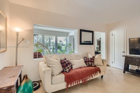 Casa en alquiler en Miami, Florida, 3 dormitorios, 121.79 m2 № 1776388 - foto 6