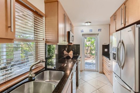 Casa en alquiler en Miami, Florida, 3 dormitorios, 121.79 m2 № 1776388 - foto 9