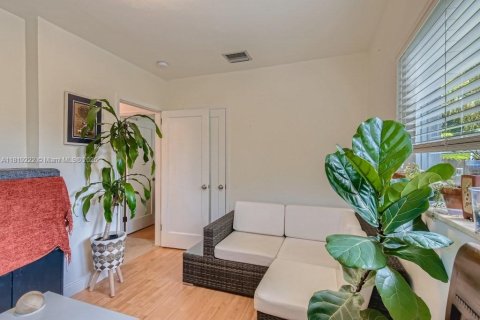 House in Miami, Florida 3 bedrooms, 121.79 sq.m. № 1776388 - photo 17