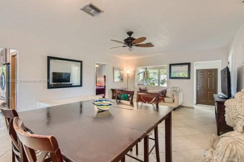 Casa en alquiler en Miami, Florida, 3 dormitorios, 121.79 m2 № 1776388 - foto 8
