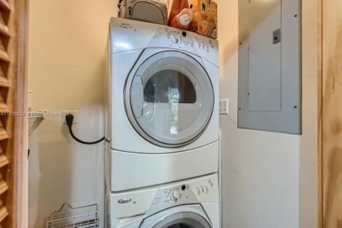 Casa en alquiler en Miami, Florida, 3 dormitorios, 121.79 m2 № 1776388 - foto 19