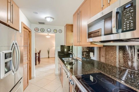 Casa en alquiler en Miami, Florida, 3 dormitorios, 121.79 m2 № 1776388 - foto 10