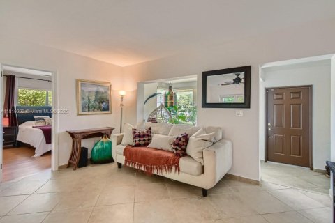 Casa en alquiler en Miami, Florida, 3 dormitorios, 121.79 m2 № 1776388 - foto 5