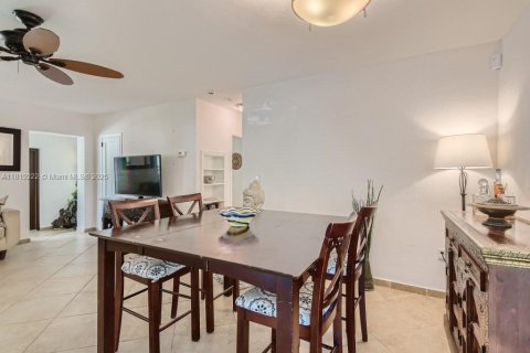 Casa en alquiler en Miami, Florida, 3 dormitorios, 121.79 m2 № 1776388 - foto 7