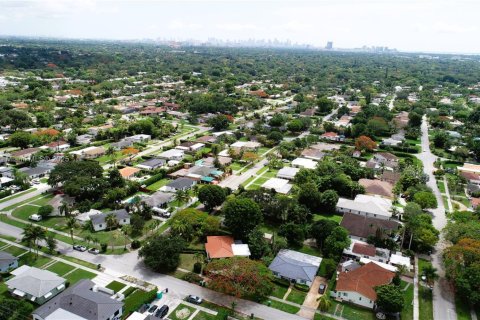 Casa en alquiler en Miami, Florida, 3 dormitorios, 121.79 m2 № 1776388 - foto 30
