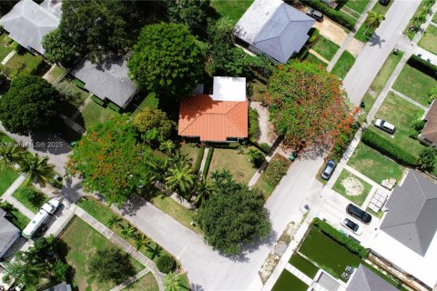 Casa en alquiler en Miami, Florida, 3 dormitorios, 121.79 m2 № 1776388 - foto 28