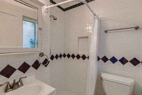 Casa en alquiler en Miami, Florida, 3 dormitorios, 121.79 m2 № 1776388 - foto 14