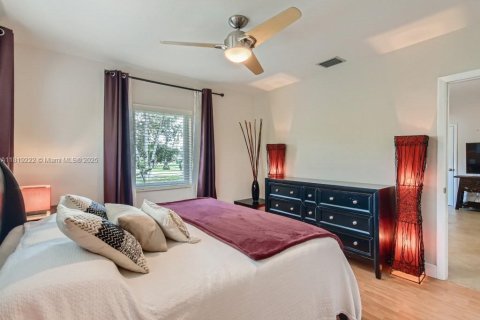 Casa en alquiler en Miami, Florida, 3 dormitorios, 121.79 m2 № 1776388 - foto 13