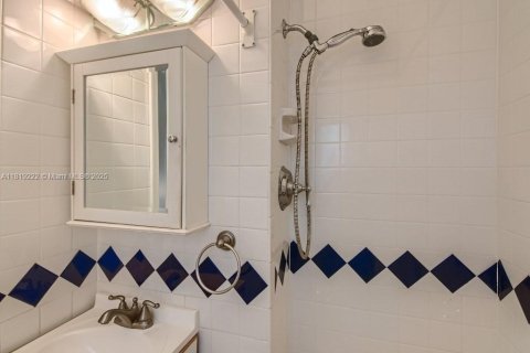 Casa en alquiler en Miami, Florida, 3 dormitorios, 121.79 m2 № 1776388 - foto 15
