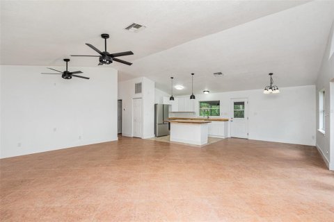 House in Geneva, Florida 4 bedrooms, 190.26 sq.m. № 1795696 - photo 5