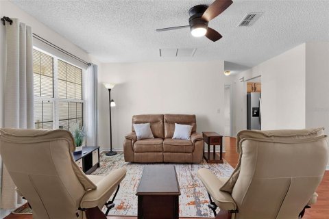 House in The Villages, Florida 3 bedrooms, 141.86 sq.m. № 1919507 - photo 7