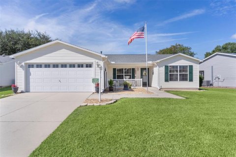 House in The Villages, Florida 3 bedrooms, 141.86 sq.m. № 1919507 - photo 1