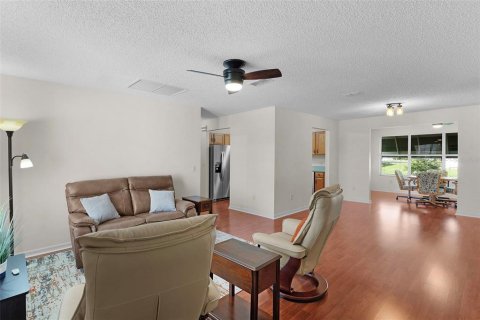 House in The Villages, Florida 3 bedrooms, 141.86 sq.m. № 1919507 - photo 6