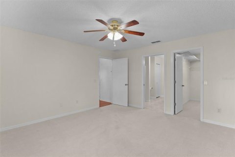 House in The Villages, Florida 3 bedrooms, 141.86 sq.m. № 1919507 - photo 20