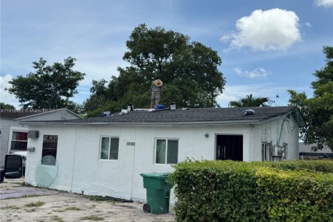 Commercial property in Miami, Florida 127.18 sq.m. № 1971905 - photo 1