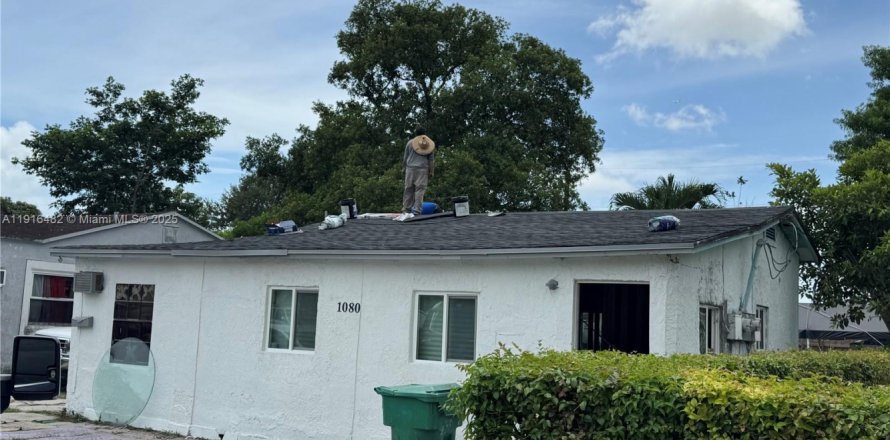 Commercial property in Miami, Florida 127.18 sq.m. № 1971905