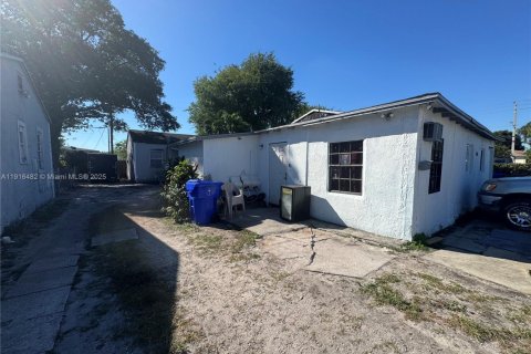 Commercial property in Miami, Florida 127.18 sq.m. № 1971905 - photo 3