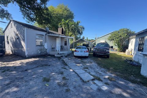 Commercial property in Miami, Florida 127.18 sq.m. № 1971905 - photo 4