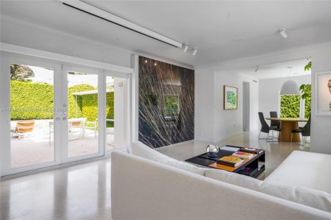 Casa en venta en Miami Beach, Florida, 2 dormitorios № 1711200 - foto 20