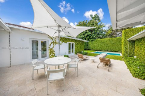 Casa en venta en Miami Beach, Florida, 2 dormitorios № 1711200 - foto 10