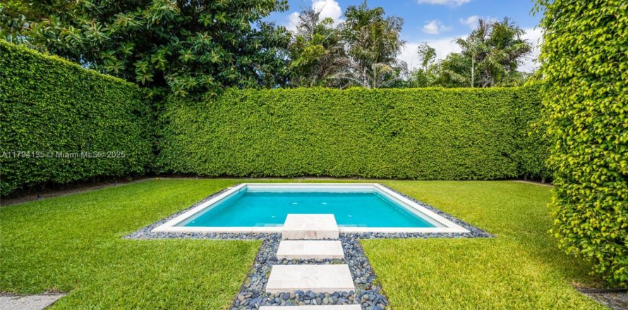 Casa en Miami Beach, Florida 2 dormitorios № 1711200