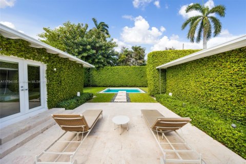 Casa en venta en Miami Beach, Florida, 2 dormitorios № 1711200 - foto 11