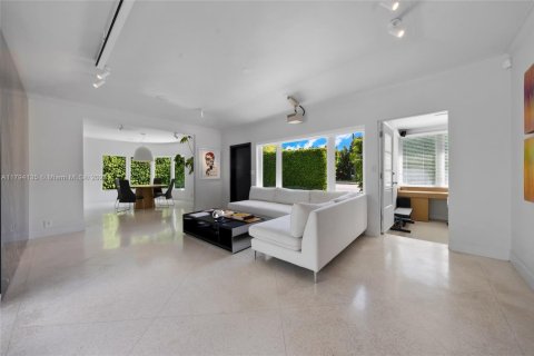 Casa en venta en Miami Beach, Florida, 2 dormitorios № 1711200 - foto 22