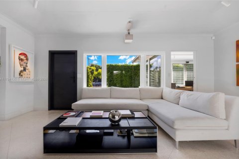 Casa en venta en Miami Beach, Florida, 2 dormitorios № 1711200 - foto 23