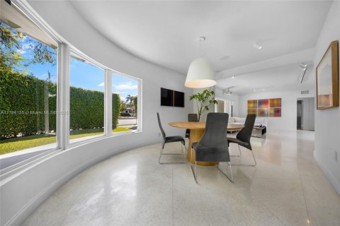 Casa en venta en Miami Beach, Florida, 2 dormitorios № 1711200 - foto 28